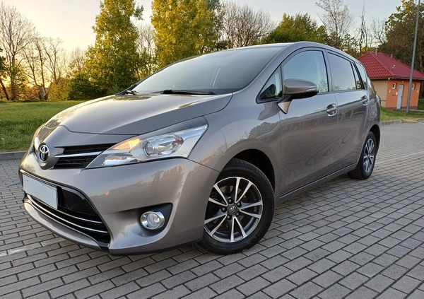 Toyota Verso cena 29900 przebieg: 230000, rok produkcji 2014 z Ostrów Lubelski małe 407